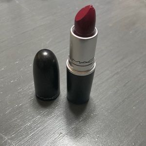 Mac discontinued lipstick in fashion revival